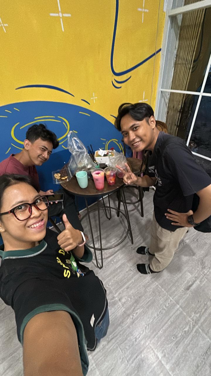 Abang dan Ayuk Kubik break makan dulu gesss 🍽️😋✌️